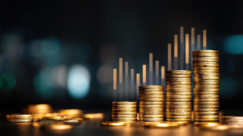 When is the Best Time to Trade Gold in Forex concept shown with stacked gold coins and rising financial chart indicating market growth and optimal trading opportunities